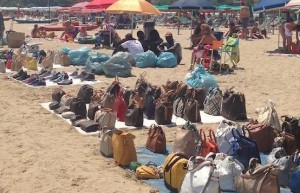 borse-ambulanti-in-spiaggia-int
